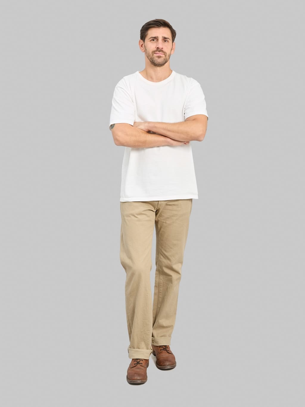 ONI 271-SVCKB khaki-beige selvedge chino jeans worn from the front.