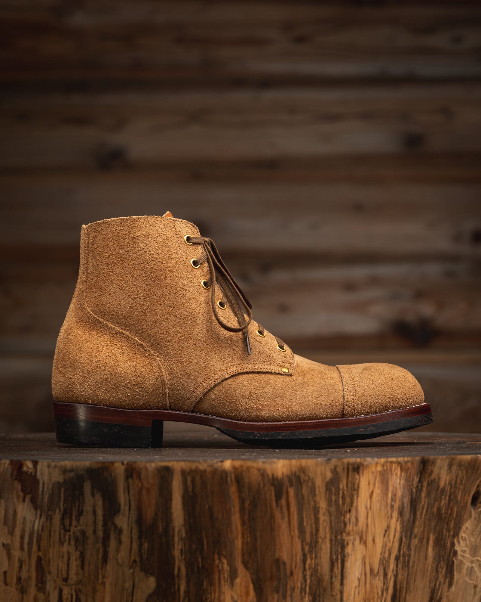 Side profile of an Infantry boot on a wooden stump.
