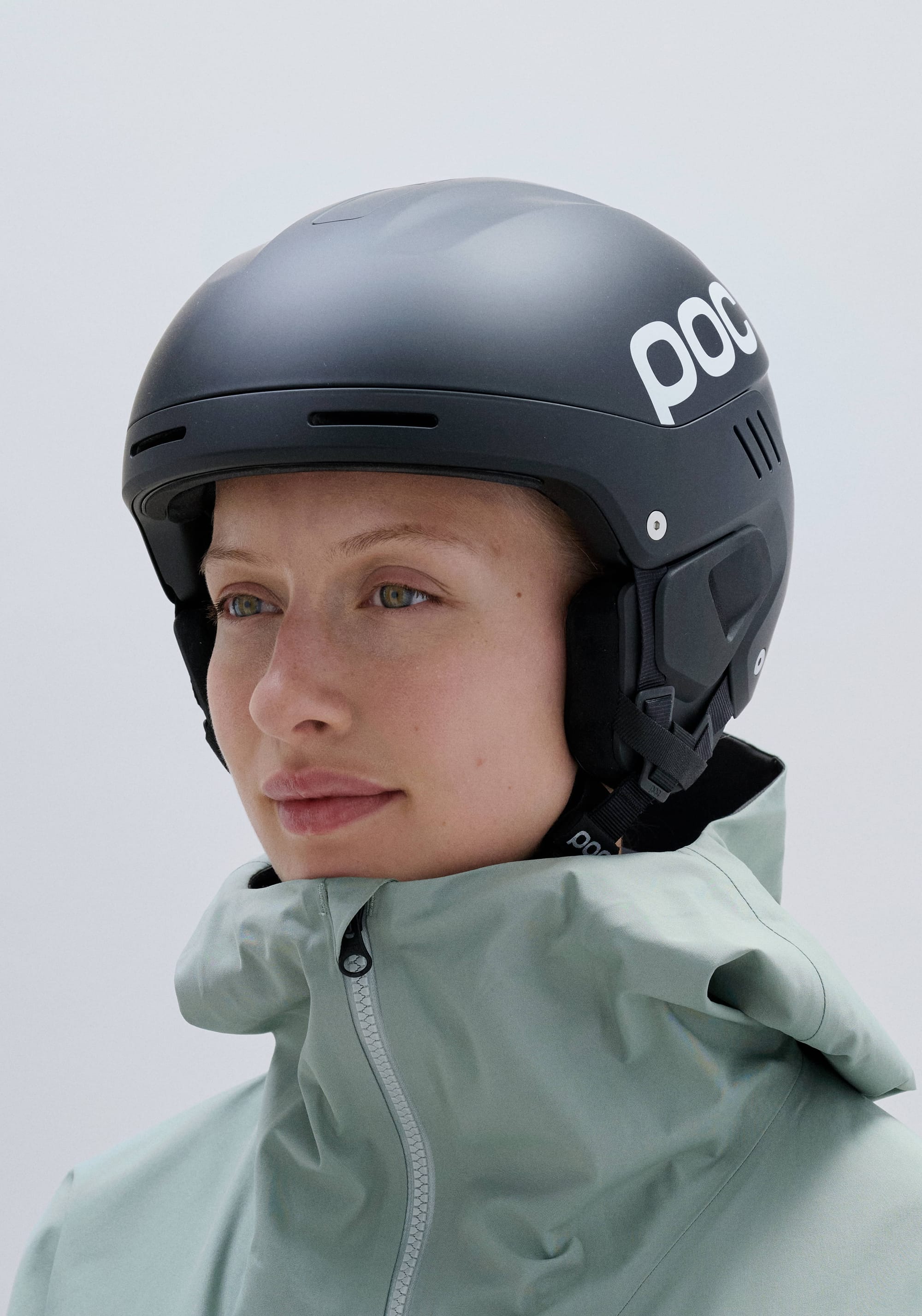 Model wearing black Arcus helmet, three-quarter view