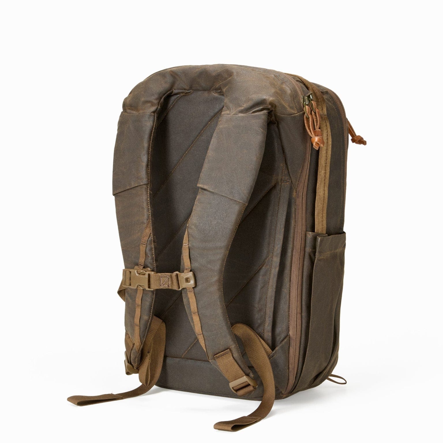 Rear view showing the Waxed Tan bag’s shoulder harness.
