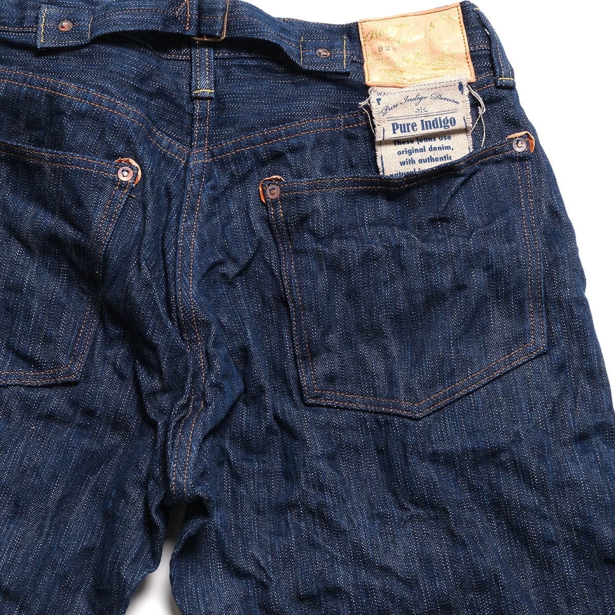 Rear pockets and leather patch on the 928-AI-01.