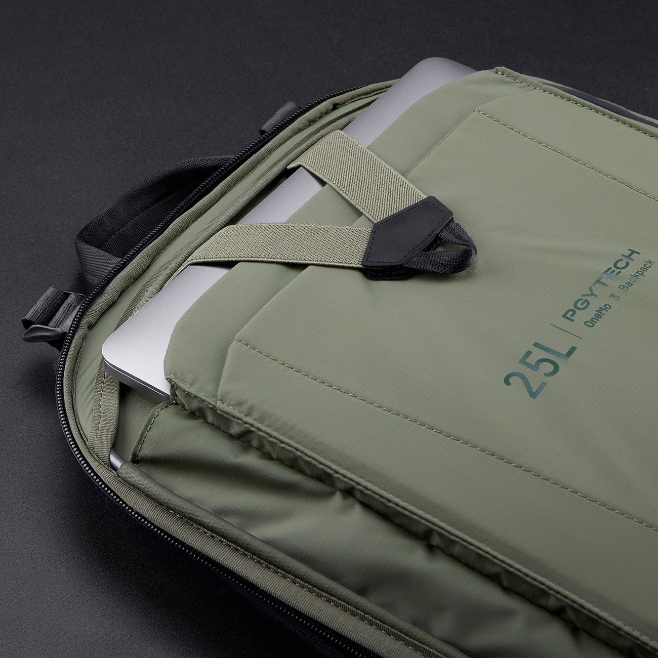 OneMo 3 25L internal divider detail
