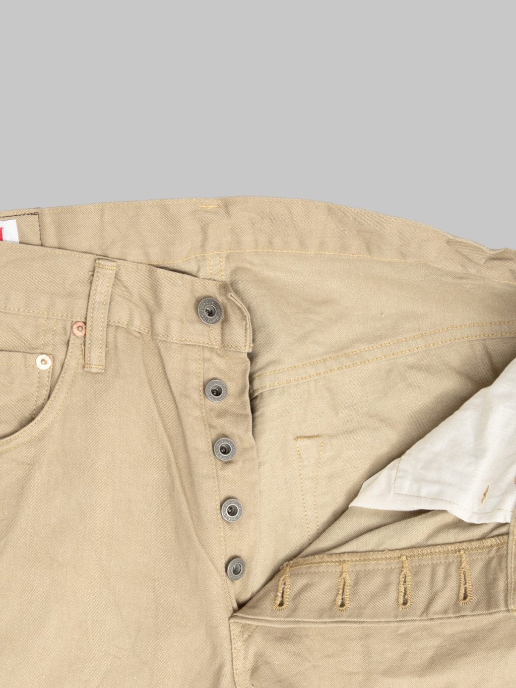 Button fastening detail on ONI 271-SVCKB chino jeans.