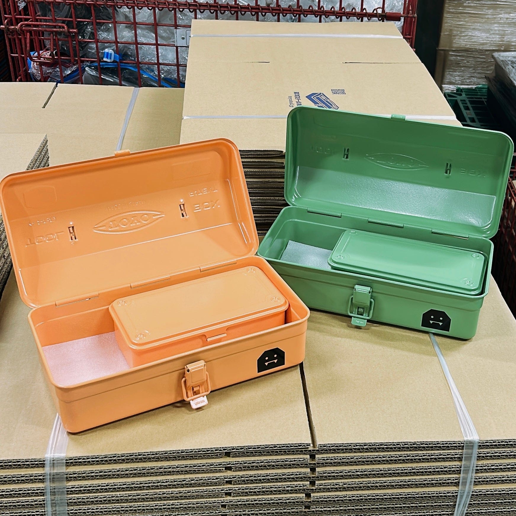 Open TOYO STEEL Y-280 and T-190 Halloween toolboxes grouped in the two seasonal colours.