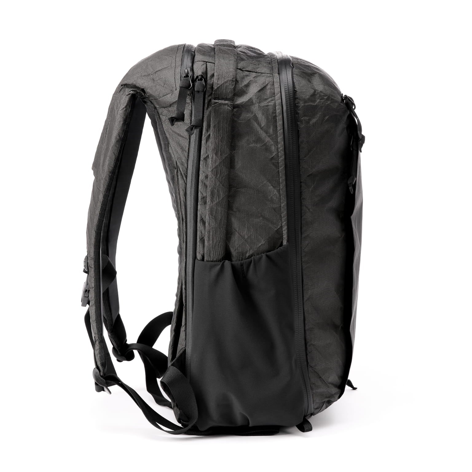 Side profile of the CTB26 ULTRA showing its stretch bottle pocket.