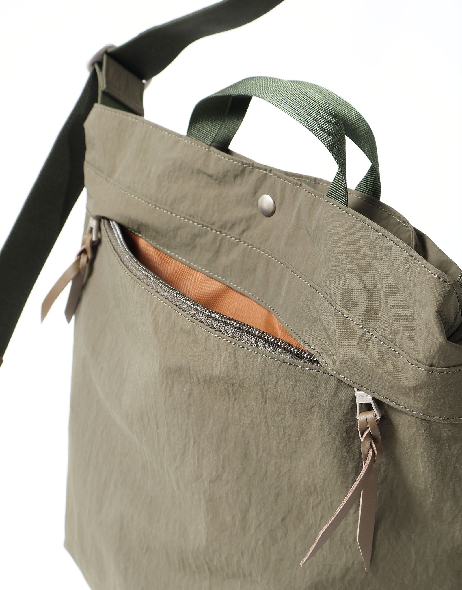 Close view of the Sash M external zipped pocket in Khaki.