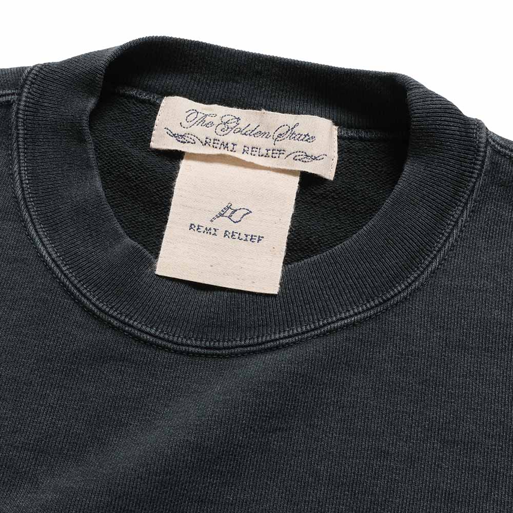 Ribbed neckline and REMI RELIEF labels on the black RN6012SDR sweatshirt.