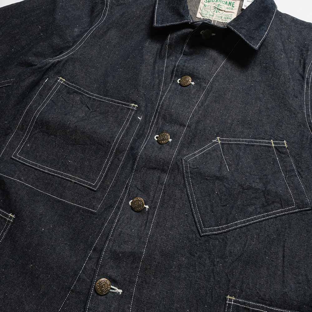 Upper front of the SC15920 work coat showing its collar, buttons and two different chest pockets.